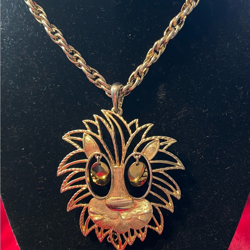 Vintage Gold Tone Lion Pendant Necklace
